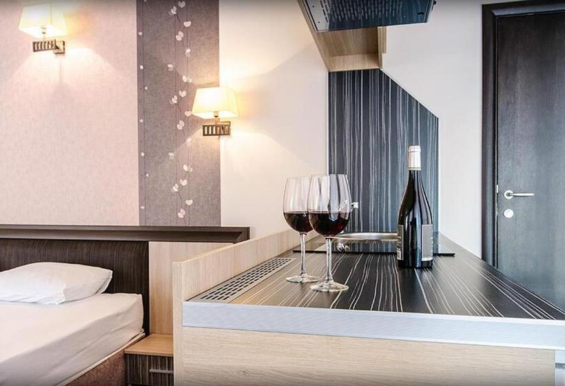 스탠다드 룸, Alliance