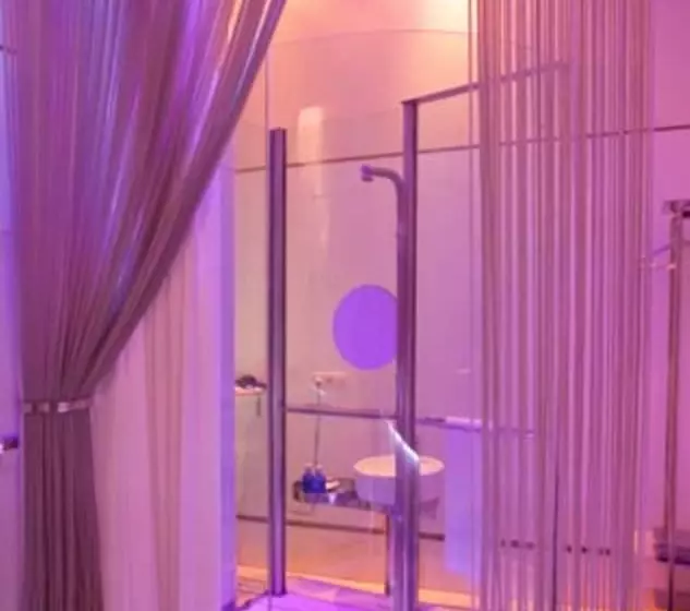 اتاق عادی, Chic & Basic Born Boutique