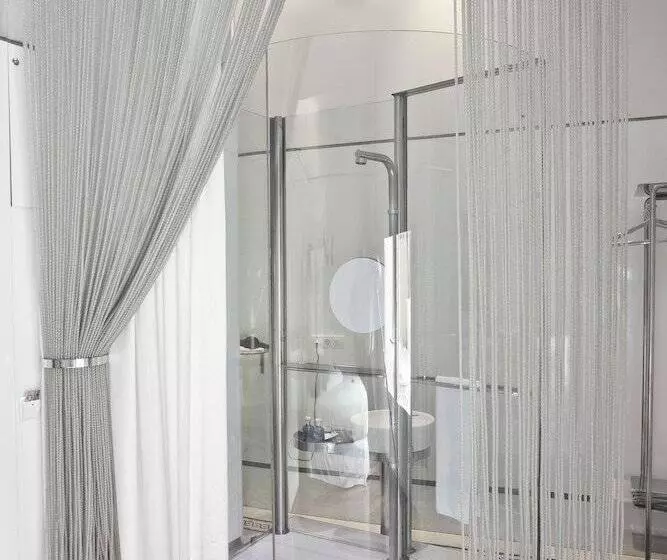 اتاق عادی, Chic & Basic Born Boutique