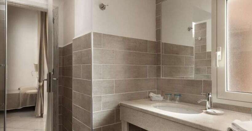 Номер Economy, Corallaro