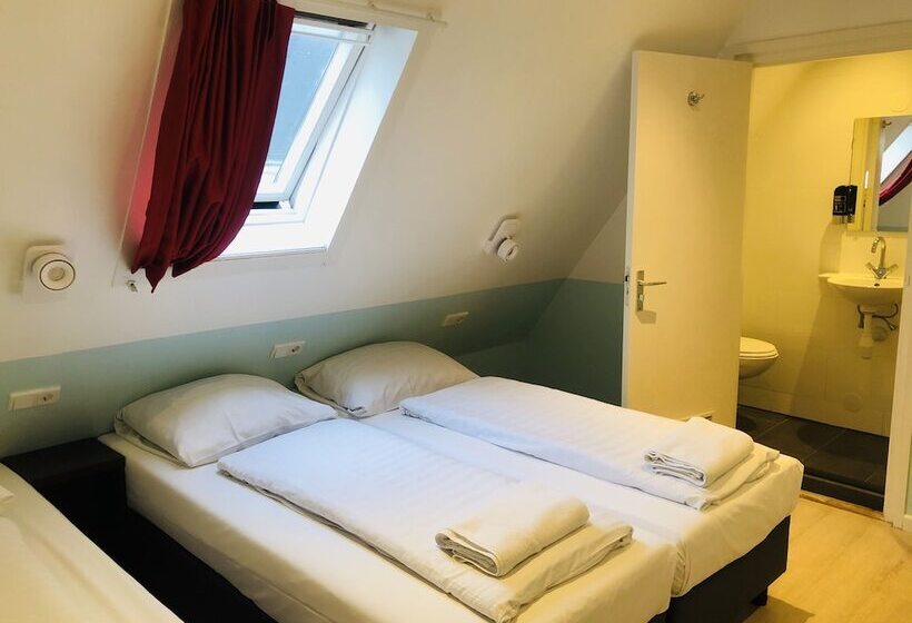 标准三人间, Damrak Inn