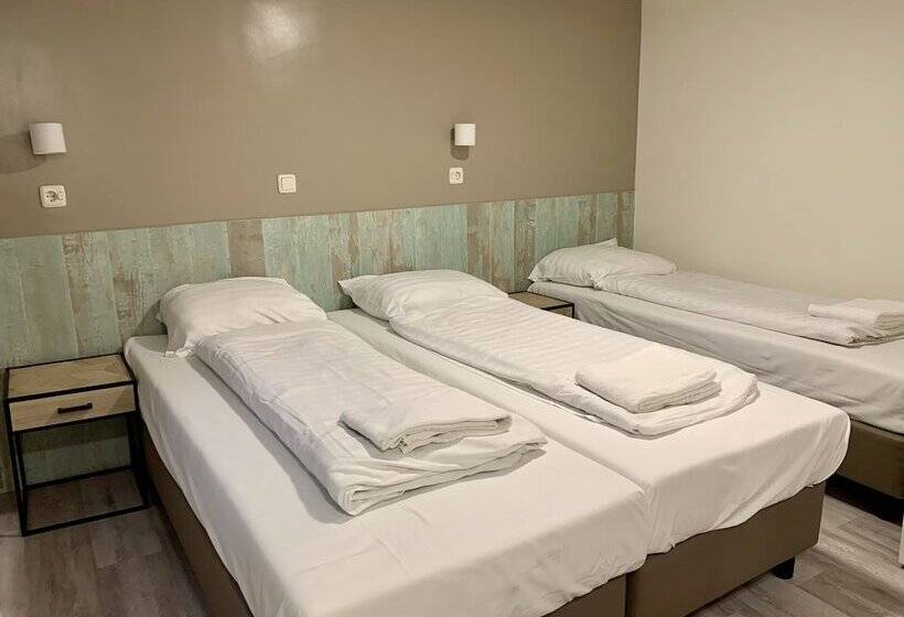 غرفة قياسية ثلاثية, Damrak Inn