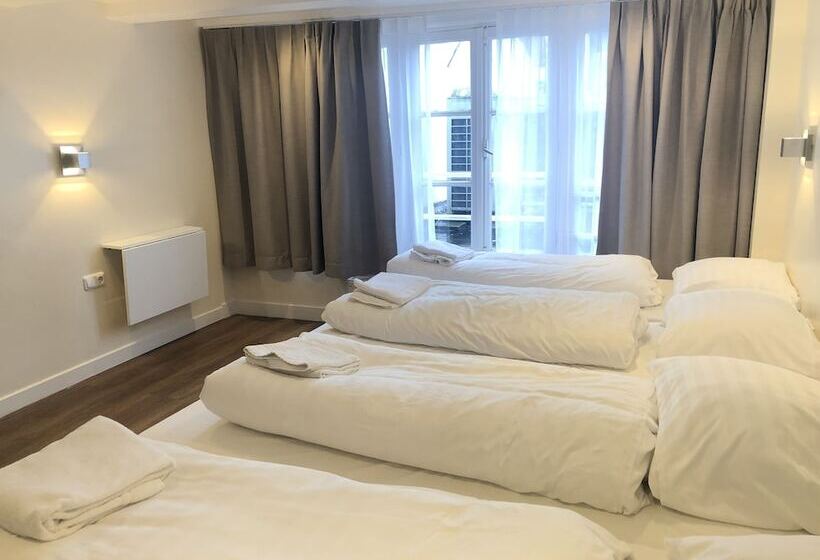 غرفة قياسية رباعية, Damrak Inn