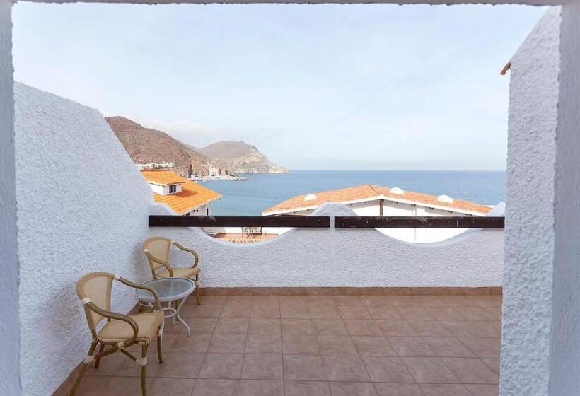 スタンダードルーム, Dona Pakyta