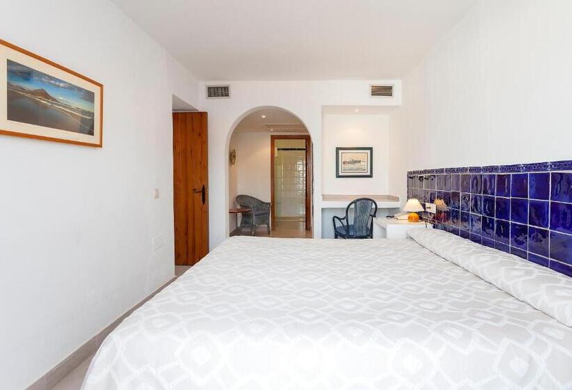 패밀리 룸, Dona Pakyta