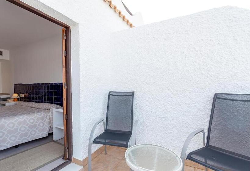 ファミリールーム, Dona Pakyta