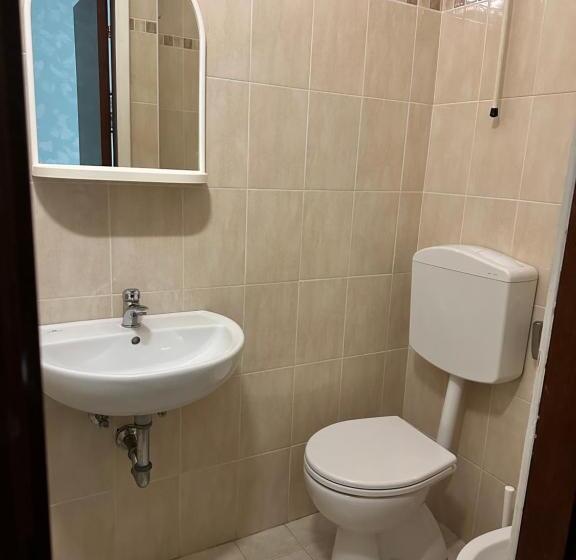 اتاق استاندارد سه نفره, Enna Rimini