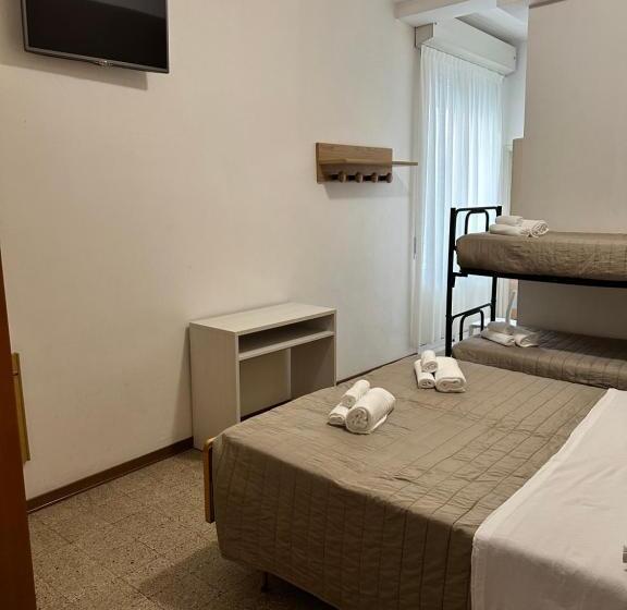 اتاق استاندارد چهار تخته, Enna Rimini