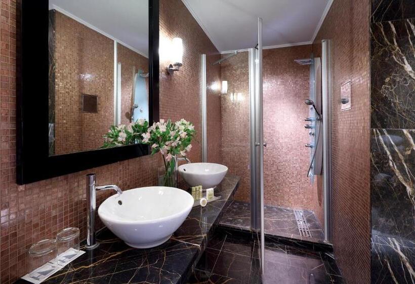 اتاق خانوادگی, Eurostars Thalia