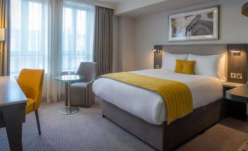 キングサイズベッドのスタンダードルーム, Maldron Hotel & Leisure Centre Limerick