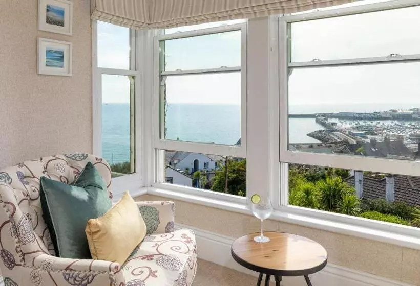 اتاق لوکس, Penzance