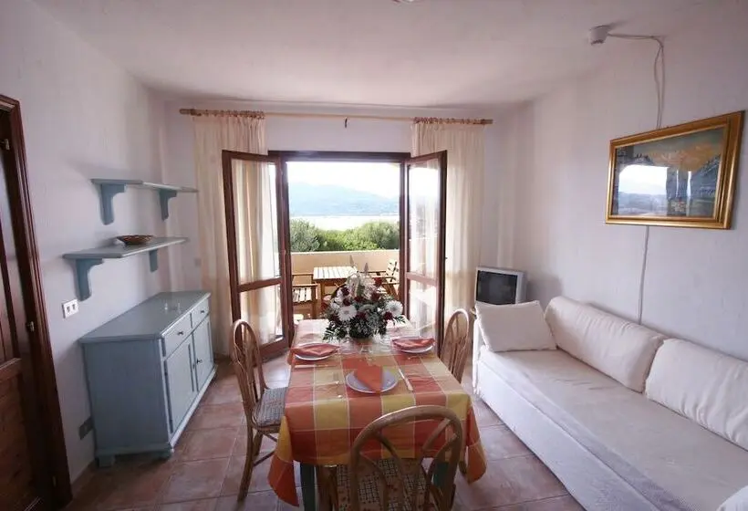 2 Bedroom Deluxe Apartment Sea View, Residence Le Corti Di Marinella