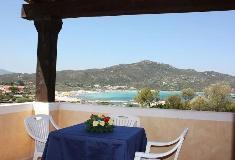 2 Bedroom Deluxe Apartment Sea View, Residence Le Corti Di Marinella