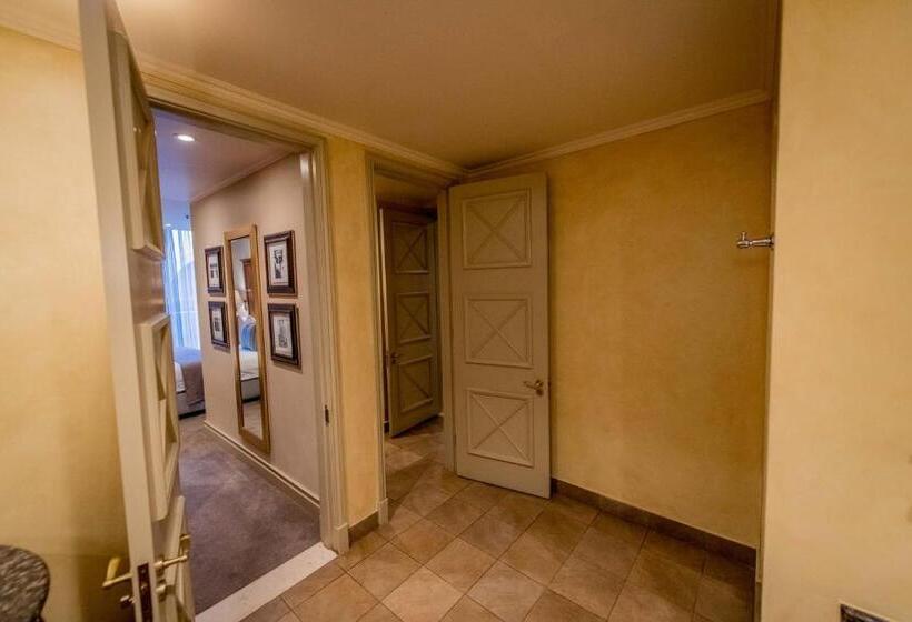 جناح ديلوكس, The Michelangelo Towers