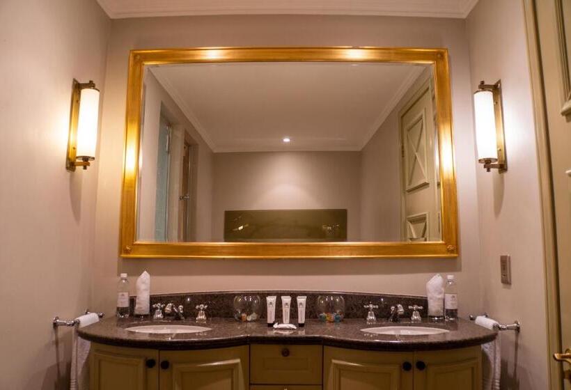 جناح رئاسى, The Michelangelo Towers