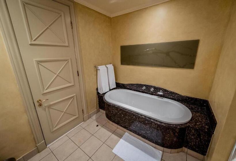 جناح إدارى, The Michelangelo Towers