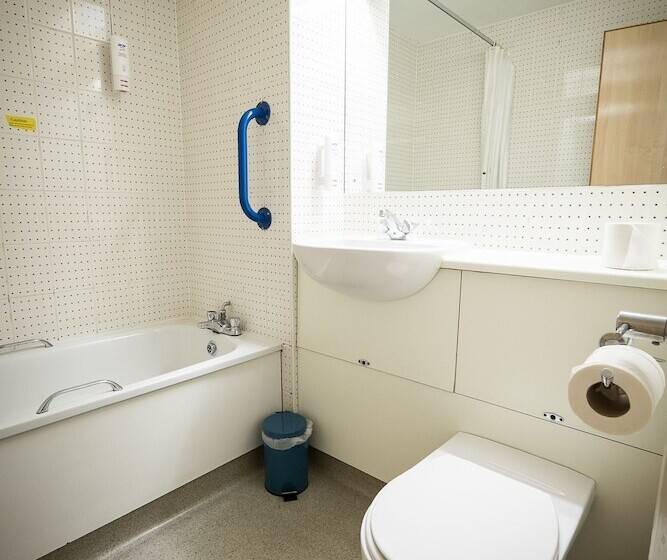 스탠다드 트리플 룸, Travelodge Waterford