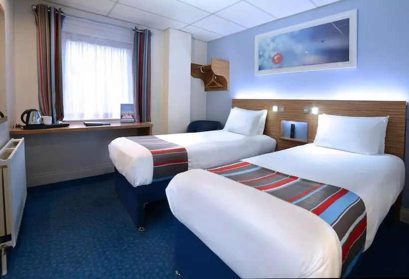 اتاق استاندارد سه نفره, Travelodge Waterford