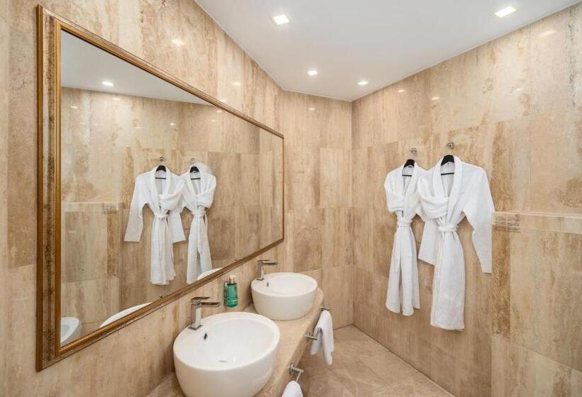 جناح, Vega Sofia