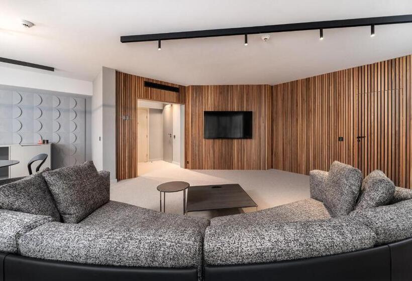 جناح, Vega Sofia