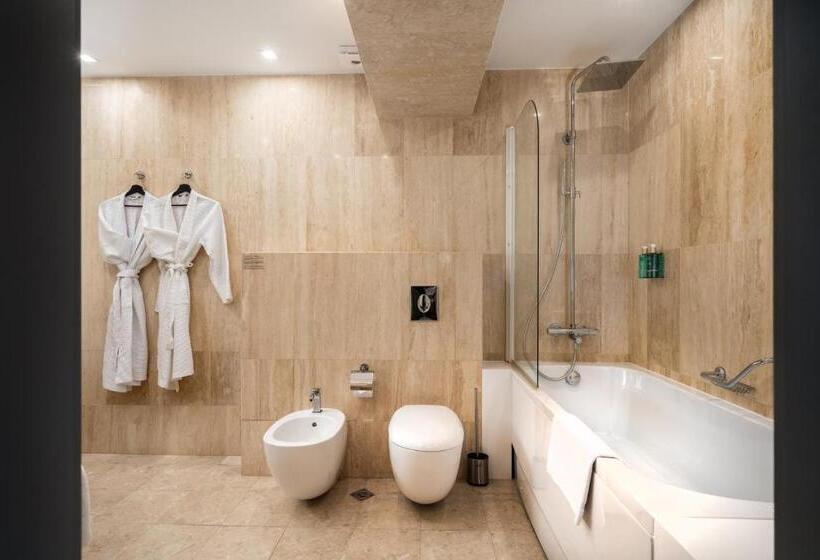 جناح, Vega Sofia