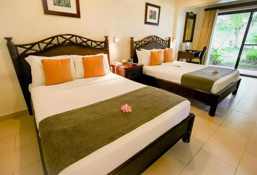 اتاق استاندارد با چشم‌انداز باغ, Warwick Le Lagon Resort & Spa, Vanuatu