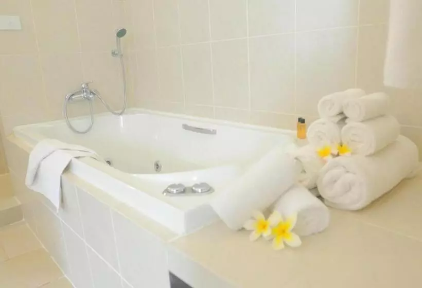 ویلای استاندارد با چشم‌انداز باغ, Warwick Le Lagon Resort & Spa, Vanuatu