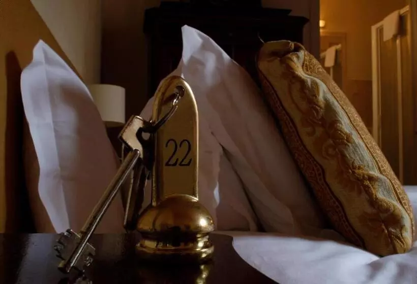 اتاق اکونومی, Albergo Orologio