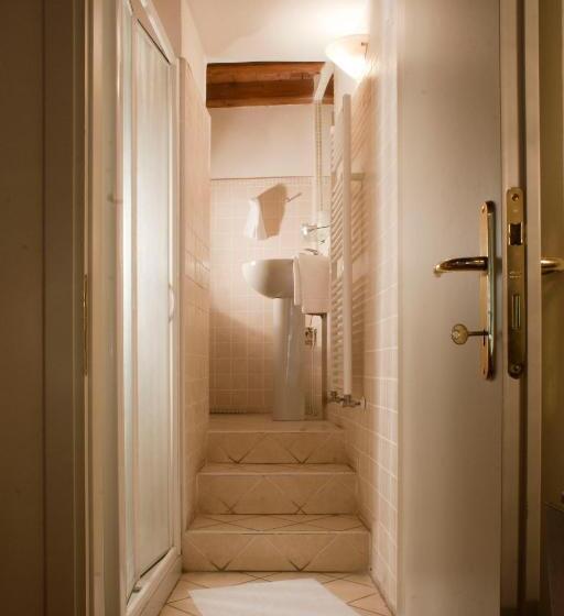 اتاق اکونومی, Albergo Orologio