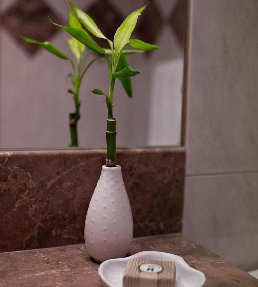 标准三人间, Hospedaria Frangaria