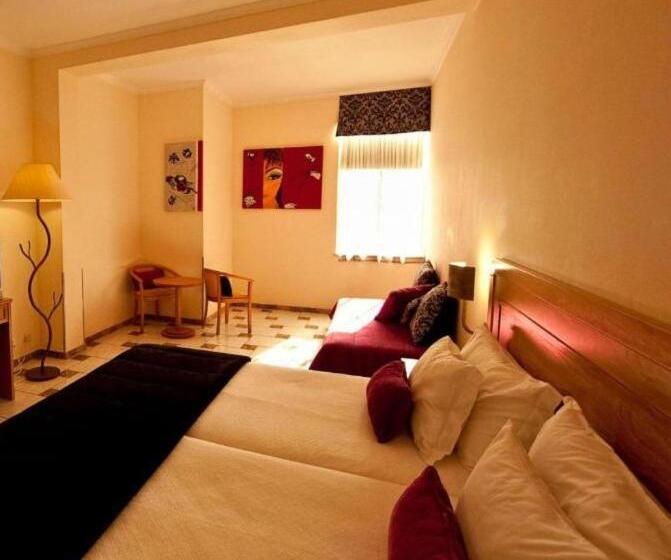 标准三人间, Hospedaria Frangaria