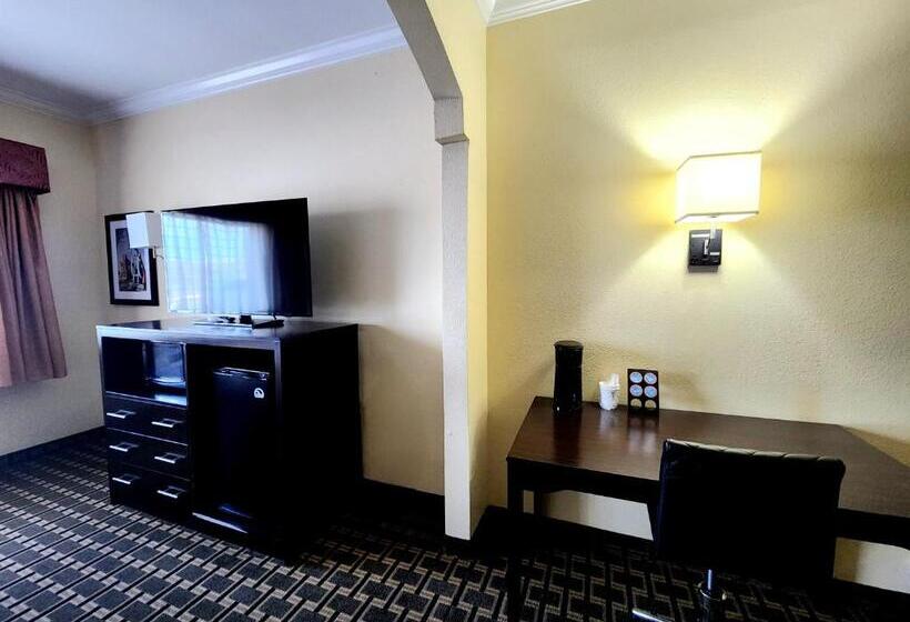 Люкс Адаптированный для Инвалидов, Days Inn & Suites By Wyndham Sam Houston Tollway