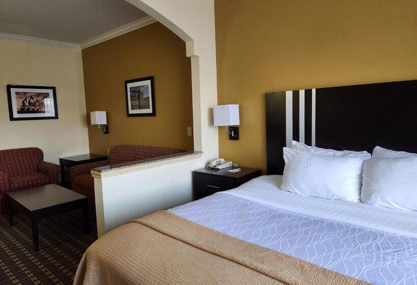 Люкс Кровать Кинг, Days Inn & Suites By Wyndham Sam Houston Tollway