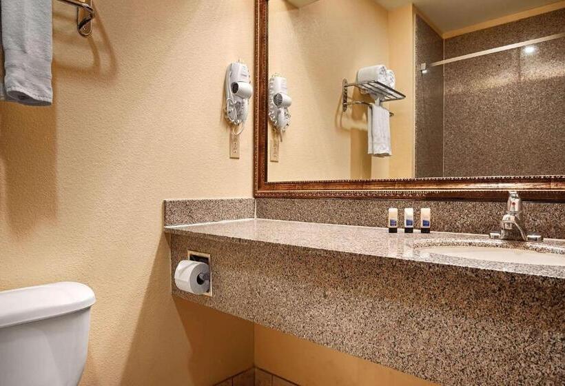 Люкс Кровать Кинг, Days Inn & Suites By Wyndham Sam Houston Tollway