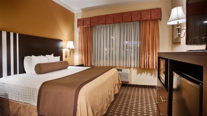 Стандартный Номер Кровать Кинг, Days Inn & Suites By Wyndham Sam Houston Tollway