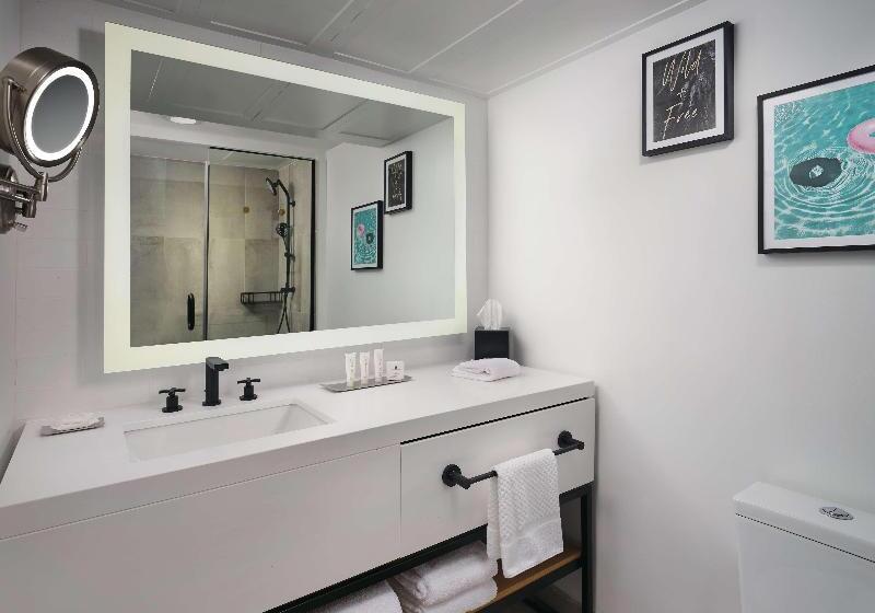Люкс Адаптированный для Инвалидов, Days Inn & Suites By Wyndham Sam Houston Tollway