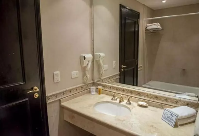 スイート, Howard Johnson Pilar Resort Spa & Convention Center