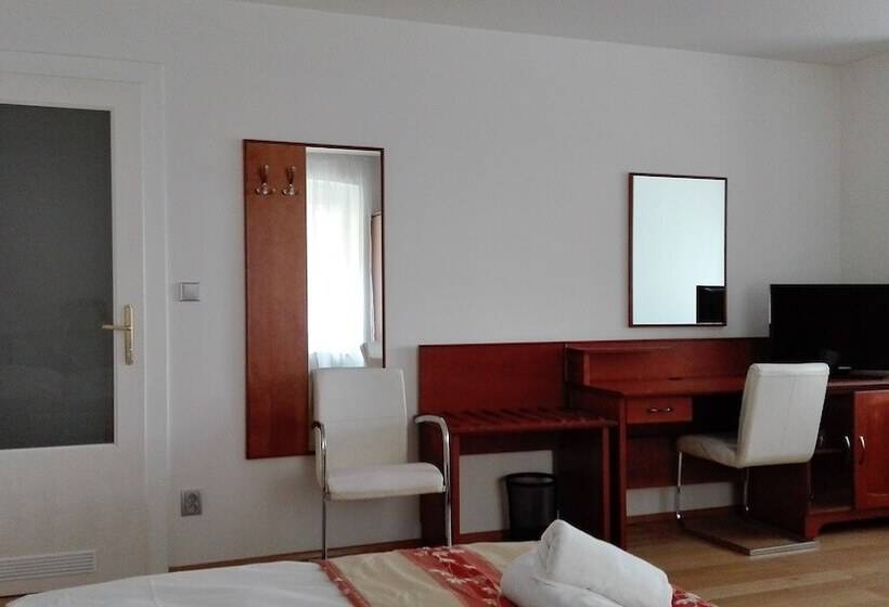 سوئیت راحتی, Pension Jana   Domov Mládeže