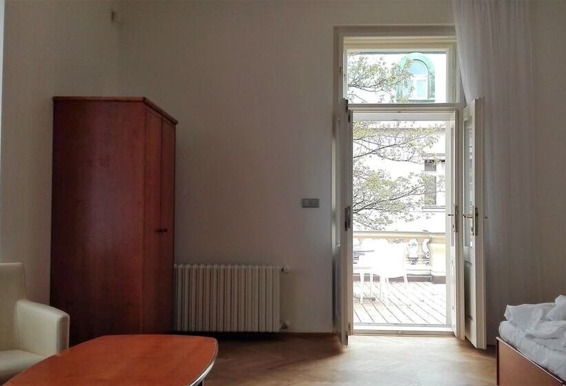 3 Bedroom Suite, Pension Jana   Domov Mládeže