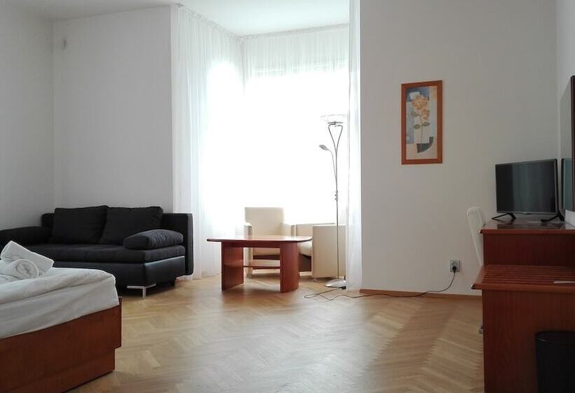 3 Bedroom Suite, Pension Jana   Domov Mládeže