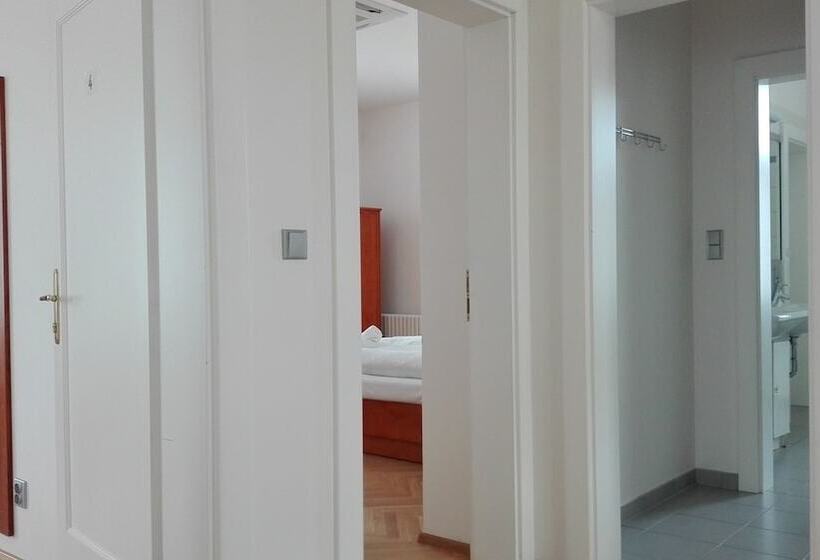 3 Bedroom Suite, Pension Jana   Domov Mládeže