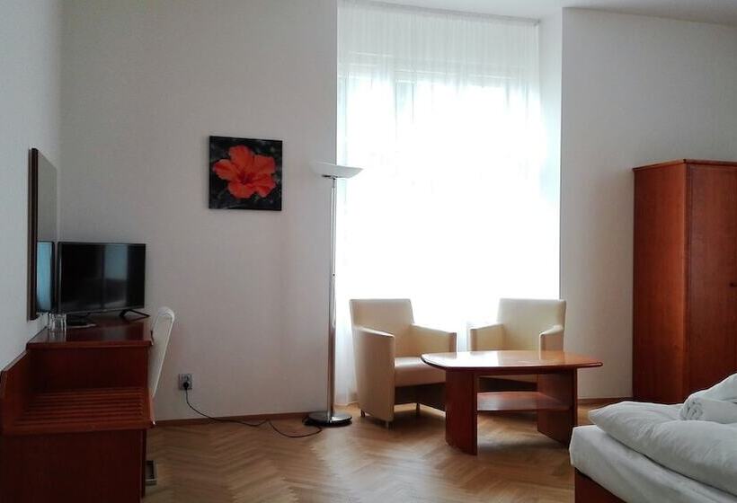 3 Bedroom Suite, Pension Jana   Domov Mládeže