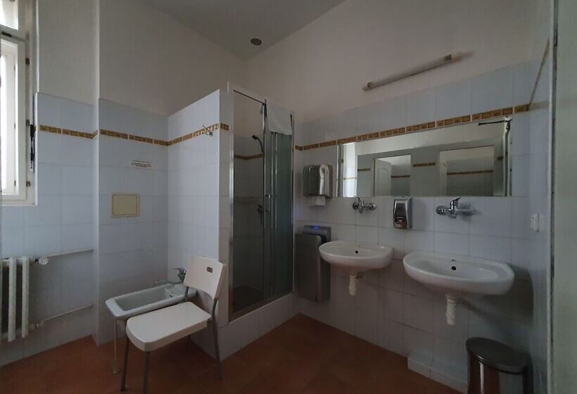 اتاق استاندارد سه تخته با سرویس بهداشتی مشترک, Pension Jana   Domov Mládeže