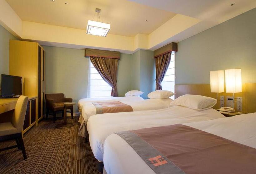 Quarto Quádruplo Deluxe, Monterey Hanzomon