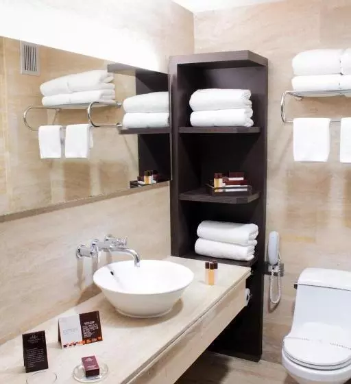 اتاق استاندارد یک نفره, Trinitarias Suites