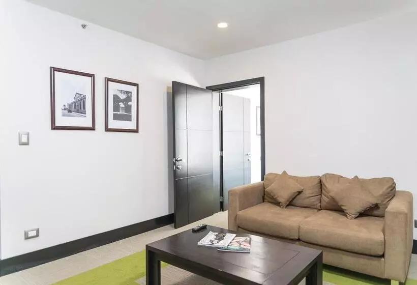 اتاق استاندارد یک نفره, Trinitarias Suites