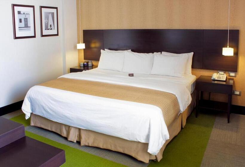 이그제큐티브 스위트, Trinitarias Suites