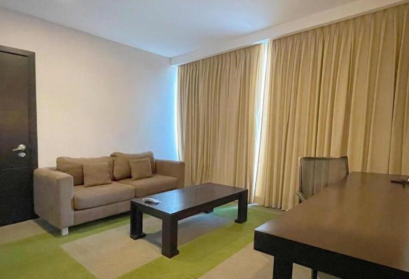 سوییت لوکس, Trinitarias Suites