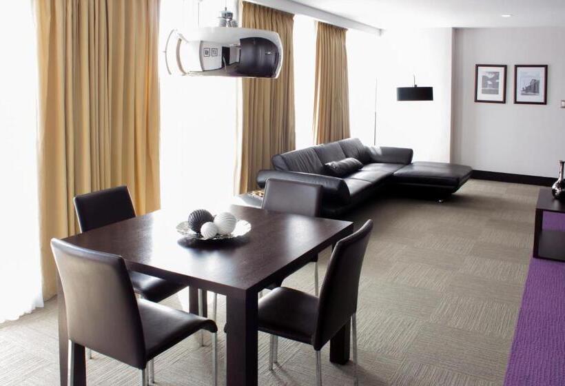 سوئیت پرزیدنت, Trinitarias Suites