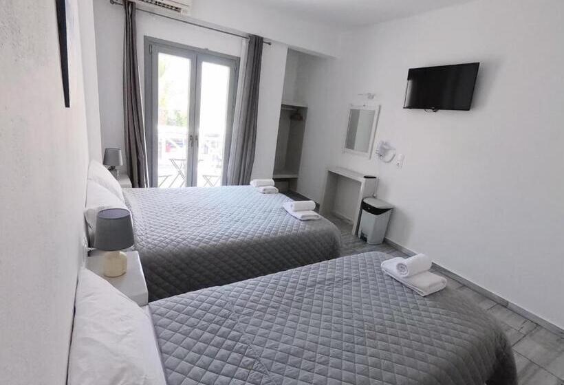 חדר סטנדרט לשלושה עם נוף לבריכה, Anny Studios & Rooms Perissa Beach